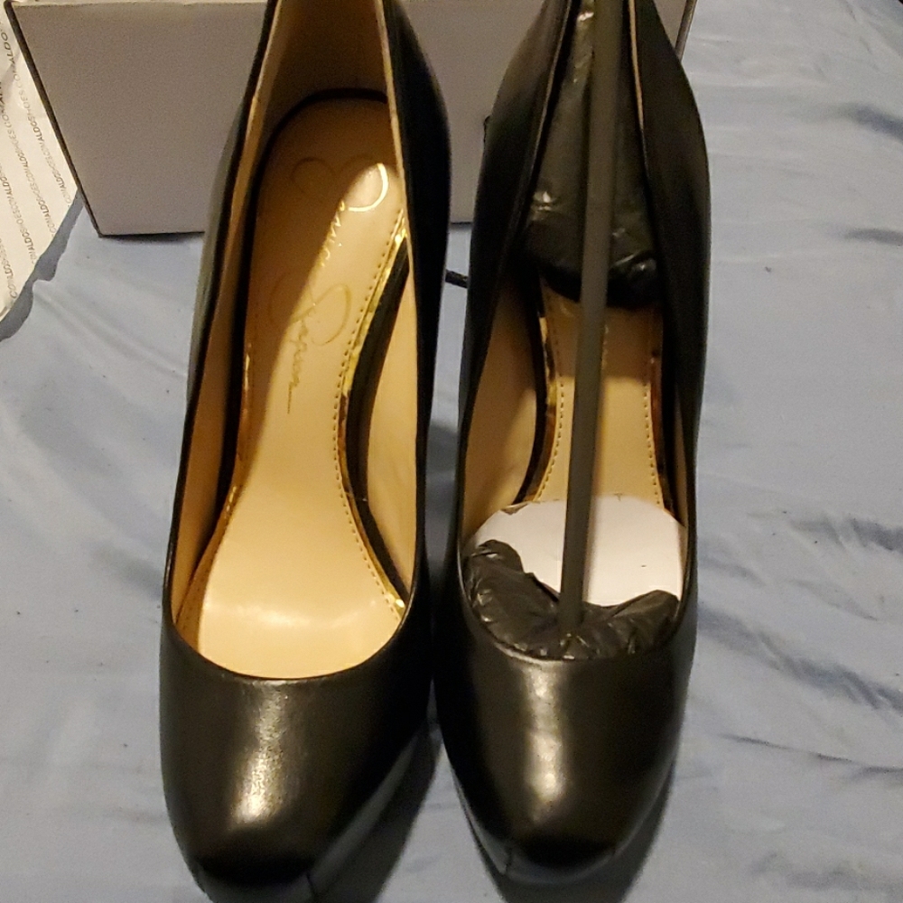 Jessica Simpson pumps